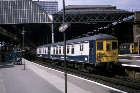 BR(S) Class 5-BEL 3052 at London Bridge Station, Greater London with the "Brighton Belle" on Saturday 19 Apr 1969 - J. Scrace [084170]