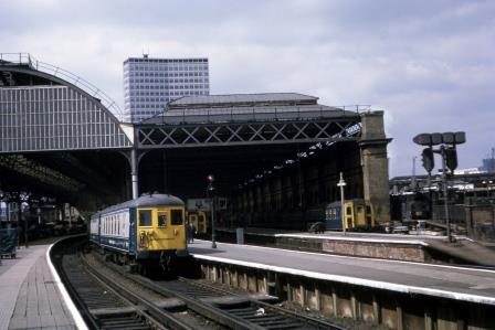 BR(S) Class 5-BEL 3052 at London Bridge Station, Greater London with the "Brighton Belle" on Saturday 19 Apr 1969 - J. Scrace [084171]