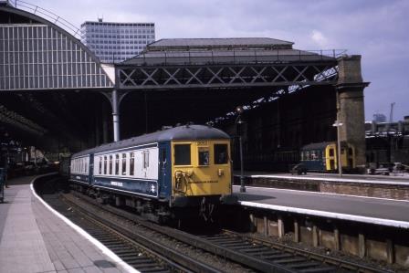 BR(S) Class 5-BEL 3052 at London Bridge Station, Greater London with the "Brighton Belle" on Saturday 19 Apr 1969 - J. Scrace [084173]