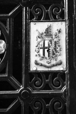 London and Birmingham Railway Crest at Euston, Greater London on Saturday 28 Jun 1952 - J.H.W. Kent [090285]