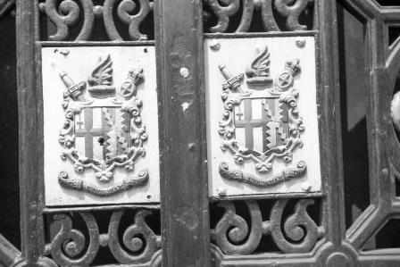 London and Birmingham Railway Crest at Euston, Greater London on Saturday 28 Jun 1952 - J.H.W. Kent [090286]