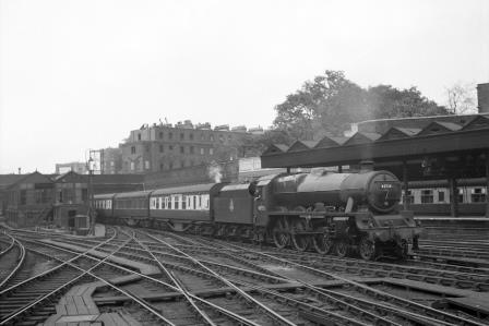 BR(M) Jubilee class 45733 'Novelty' at Euston Station, Greater London on Saturday 28 Jun 1952 - J.H.W. Kent [090289]
