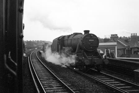 BR(M) 8F class 48414 near Battersea Park, Greater London with an up Goods service on Thursday 03 Jul 1952 - J.H.W. Kent [090303]