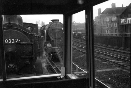 BR(S) Lord Nelson class 30852 'Sir Walter Raleigh' approaching Vauxhall, Greater London with a Waterloo - Bournemouth service on Friday 04 Jul 1952 - J.H.W. Kent [090308]