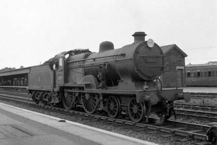 BR(S) L1 class 31757 at Ashford Station, Kent on Saturday 26 Jul 1952 - J.H.W. Kent [090377]