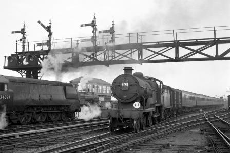 BR(S) L1 class 31785 & BR(S) West Country class 34097 'Holsworthy' at Ashford, Kent with an up Kent Coast & Down Kent Coast service on Saturday 26 Jul 1952 - J.H.W. Kent [090378]