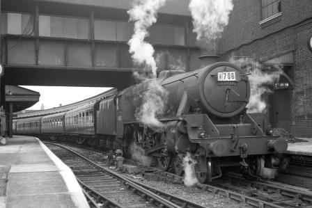 BR(M) 5MT class 45097 at Clapham Junction Station, Greater London with a LMR - South Coast service on Wednesday 20 Aug 1952 - J.H.W. Kent [090460]