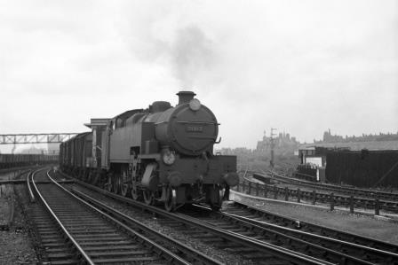 BR(S) W class 31917 at Clapham Junction, Greater London with a Battersea - Norwood Goods on Wednesday 20 Aug 1952 - J.H.W. Kent [090466]