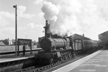 BR(W) Hall class 5922 'Caxton Hall' at Salisbury Station, Wiltshire with a down service on Thursday 21 Aug 1952 - J.H.W. Kent [090477]