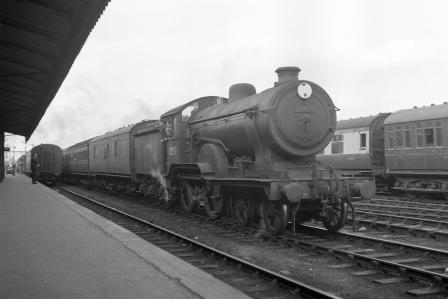 BR(E) D16 class 62531 at Cambridge Station, Cambridgeshire with an Empty stock on Saturday 23 Aug 1952 - J.H.W. Kent [090531]