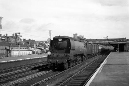 BR(S) West Country class 34007 'Wadebridge' at Eastleigh Station, Hampshire with a Waterloo - Southampton Docks service on Wednesday 27 Aug 1952 - J.H.W. Kent [090543]
