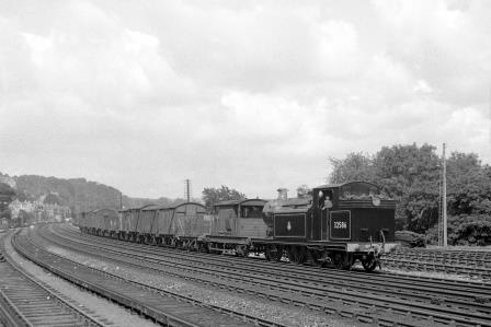 BR(S) E5X class 32586 passing Preston Park Pullman Car Works, East Sussex with a down Goods service on Friday 05 Sep 1952 - J.H.W. Kent [090595]