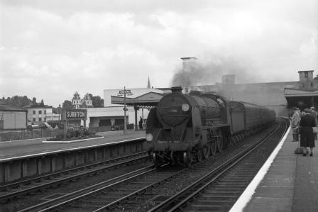 BR(S) King Arthur class 30786 'Sir Lionel' at Surbiton Station, Greater London with a Waterloo - Bournemouth service on Saturday 13 Sep 1952 - J.H.W. Kent [090607]