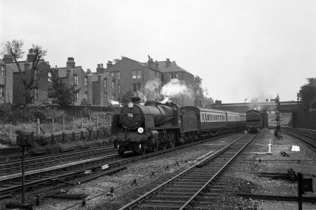 BR(S) N class 31825 at Wandsworth Road, Greater London with a Ramsgate - Victoria service on Saturday 13 Sep 1952 - J.H.W. Kent [090609]