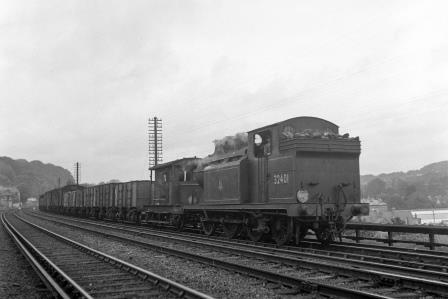BR(S) E5X class 32401 passing Preston Park Pullman Car Works, East Sussex with a down Goods service on Wednesday 24 Sep 1952 - J.H.W. Kent [090622]