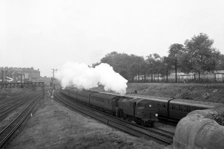 BR 4MT class 42089 at Clapham Cutting, Greater London with a Victoria - Tunbridge Wells West service on Saturday 04 Oct 1952 - J.H.W. Kent [090635]