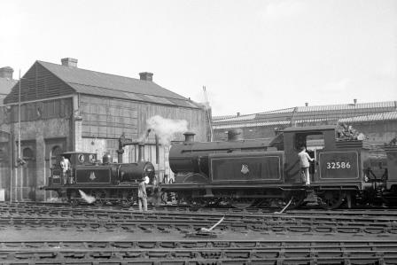 BR(S) E5X class 32586 & BR(S) Terrier class 32636 at Brighton Shed, East Sussex on Sunday 05 Oct 1952 - J.H.W. Kent [090643]