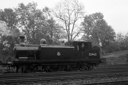BR(S) E3 class 32462 passing Preston Park Pullman Car Works, East Sussex with a down Goods service in Oct 1952 - J.H.W. Kent [090665]
