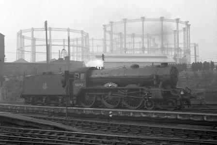 BR(E) B17 class 61663 'Everton' at Kings Cross, Greater London on Saturday 18 Oct 1952 - J.H.W. Kent [090681]