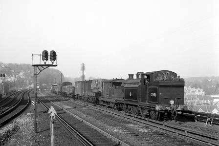 BR(S) E5X class 32586 passing Preston Park Pullman Car Works, East Sussex with a down Goods service on Wednesday 12 Nov 1952 - J.H.W. Kent [090701]