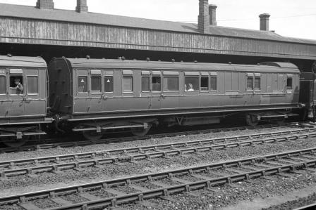 BR(S) Birdcage Brake Third Coach S3580 at Tonbridge Station, Kent on Saturday 16 Jun 1951 - J.H.W. Kent [091409]