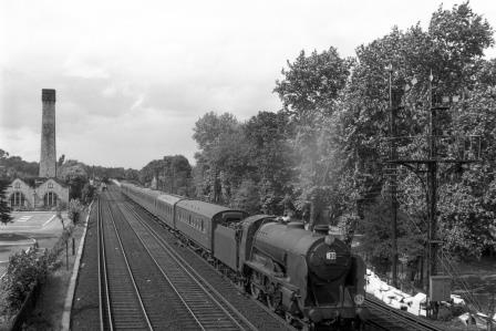 BR(S) Schools class 30913 'Christ's Hospital' at Shortlands, Greater London with a Victoria - Ramsgate service on Saturday 02 Aug 1958 - J.H.W. Kent [092044]