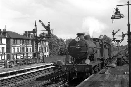 BR(S) D1 class 31749 at Shortlands Station Station, Greater London with a Ramsgate - Victoria service on Saturday 02 Aug 1958 - J.H.W. Kent [092045]