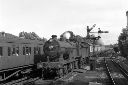 BR(S) D1 class 31545 at Shortlands Station, Greater London with a Dover Priory - Victoria service on Saturday 02 Aug 1958 - J.H.W. Kent [092047]