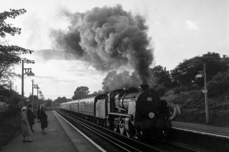BR(S) N class 31404 at Sydenham Hill Station, Greater London with a down Evening service on Saturday 02 Aug 1958 - J.H.W. Kent [092052]