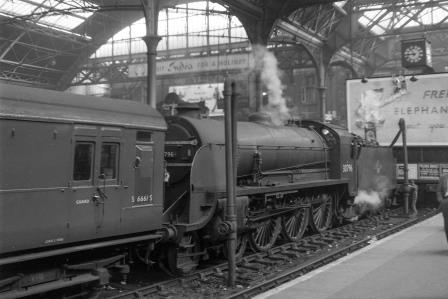 BR(S) King Arthur class 30796 'Sir Dodinas le Savage' at Victoria Station, Greater London on Saturday 30 Aug 1958 - J.H.W. Kent [092064]