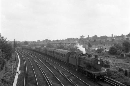 BR(S) D1 class 31749 approaching Shortlands, Greater London with a Possibly the 1.35pm Ramsgate - Victoria service on Saturday 30 Aug 1958 - J.H.W. Kent [092088]