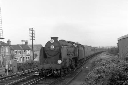 BR(S) Schools class 30939 'Leatherhead' at Penge East, Greater London with the 3.44pm Ramsgate - Victoria service on Saturday 30 Aug 1958 - J.H.W. Kent [092093]