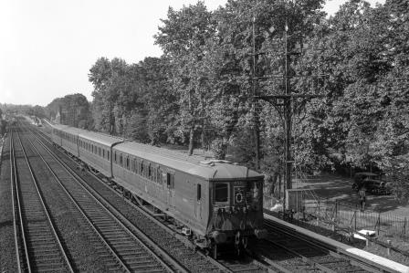 BR(S) Class 4-SUB 4511 at Shortlands, Greater London with a Victoria - Sevenoaks via Herne Hill and Orpington service on Saturday 13 Sep 1958 - J.H.W. Kent [092116]