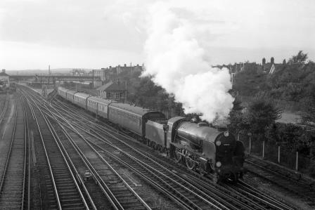 BR(S) Schools class 30909 'St. Paul's' at Hove, East Sussex with an Eastbound Empty Stock on Friday 26 Sep 1958 - J.H.W. Kent [092124]