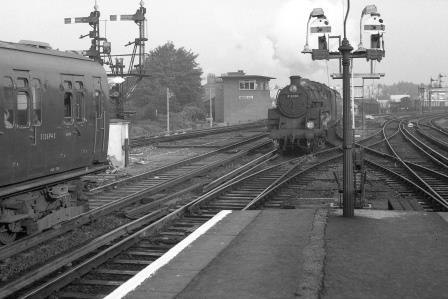 BR(S) Std 5MT class 73081 'Excalibur' at Herne Hill, Greater London with a Victoria - Ramsgate service on Saturday 27 Sep 1958 - J.H.W. Kent [092125]