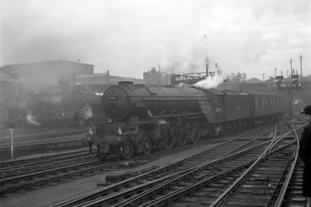 BR(E) A2 class 60504 'Mons Meg' at King's Cross, Greater London on Saturday 08 Nov 1958 - J.H.W. Kent [092157]