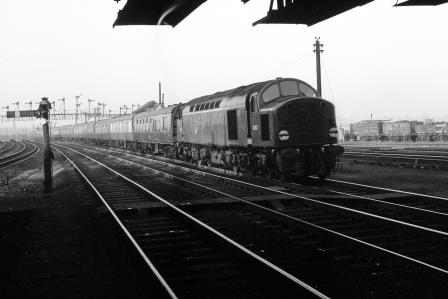 BR Class 40 D207 at Hornsey, Greater London on Saturday 08 Nov 1958 - J.H.W. Kent [092159]