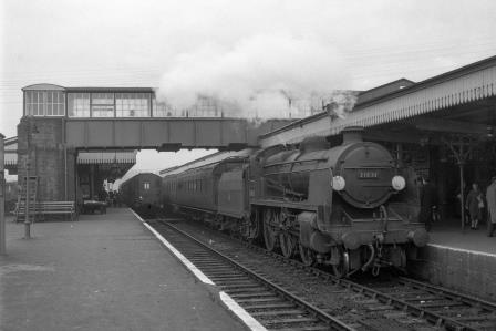BR(S) U class 31631 at Fareham Station, Hampshire with a Salisbury - Portsmouth service on Saturday 06 Dec 1958 - J.H.W. Kent [092209]
