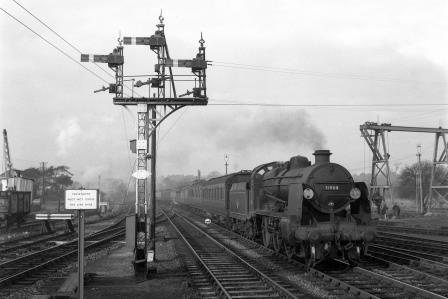 BR(S) U class 31809 at Fareham, Hampshire with a Salisbury - Portsmouth service on Saturday 06 Dec 1958 - J.H.W. Kent [092213]