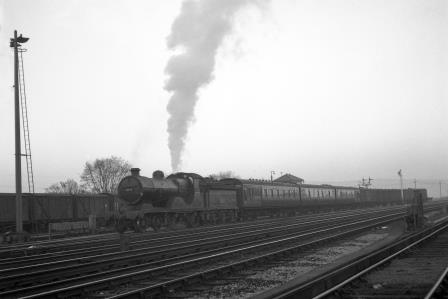 BR(S) L class 31777 leaving Brighton, East Sussex with an up Vans and Empty Stock service on Monday 23 Mar 1959 - J.H.W. Kent [092308]