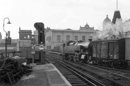 BR(S) W class 31923 at Brixton Station, Greater London with an up Vans (off Denmark Hill line) service on Easter Saturday 28 Mar 1959 - J.H.W. Kent [092329]