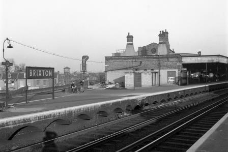 Brixton Station, Greater London on Easter Saturday 28 Mar 1959 - J.H.W. Kent [092338]