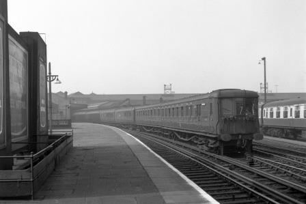 BR(S) Class 2-NOL 1827 at Clapham Junction, Greater London with a Portsmouth & Southsea - Waterloo service on Saturday 04 Apr 1959 - J.H.W. Kent [092349]