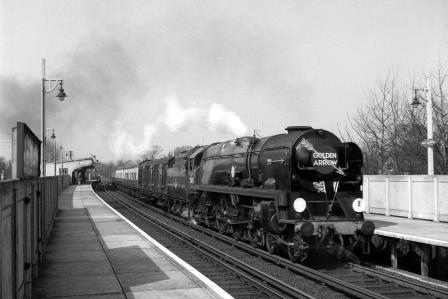 BR(S) Merchant Navy class 35015 'Rotterdam Lloyd' at West Dulwich Station, Greater London with a down Golden Arrow service on Saturday 04 Apr 1959 - J.H.W. Kent [092355]