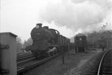 BR(S) Q class 30535 passing Preston Park Pullman Car Works, East Sussex with a Northbound Goods circa 1962 - J.H.W. Kent [093337]