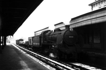 BR(S) N class 31400 at Hove Station, East Sussex with a Westbound Goods in Winter 1962-1963 - J.H.W. Kent [093345]