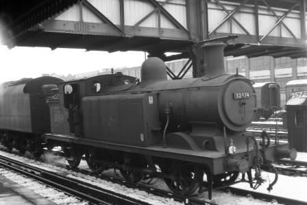 BR(S) E4 class 32474 at Hove Station, East Sussex in Winter 1962-1963 - J.H.W. Kent [093348]