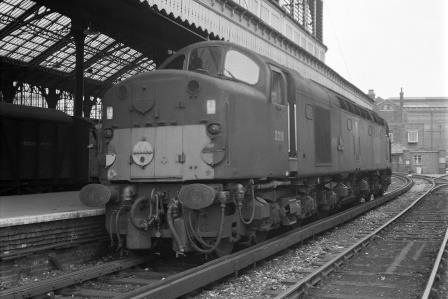 BR Class 40 D218 'Carmania' at Brighton Station, East Sussex Light engine in Jun 1965 - J.H.W. Kent [093427]