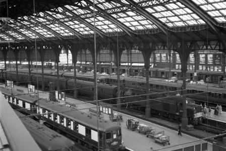 BR Class 40 D338 at Brighton Station, East Sussex in Summer 1965 - J.H.W. Kent [093444]
