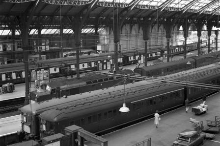BR Class 2-BIL 2021 & BR Class 6-PAN 3034 & BR Class 40 D338 at Brighton Station, East Sussex in Summer 1965 - J.H.W. Kent [093445]